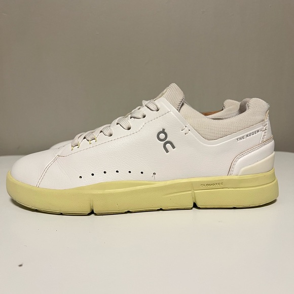 On Running Shoes - On Cloud The Roger Advantage Womens US 8 White Athletic Leather Shoes Sneakers